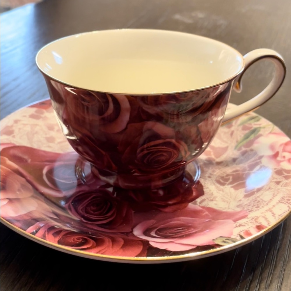 Beautiful ❤️ Serving for six Coffee or tea cups